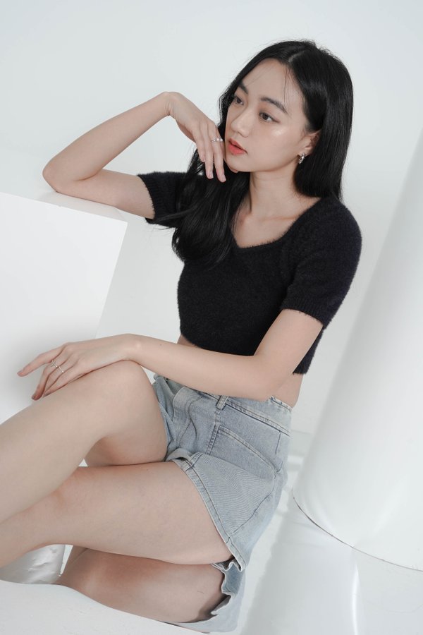 *TPZ* GYPSY FUZZY KNIT SWEETHEART CROP TOP IN BLACK