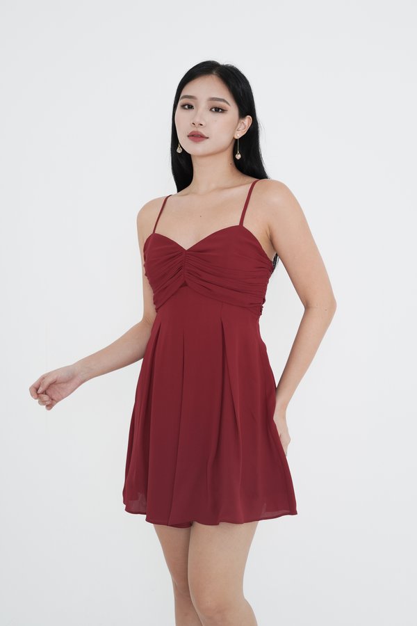 *TPZ* LAINE PLEATED DRESS IN BURGUNDY